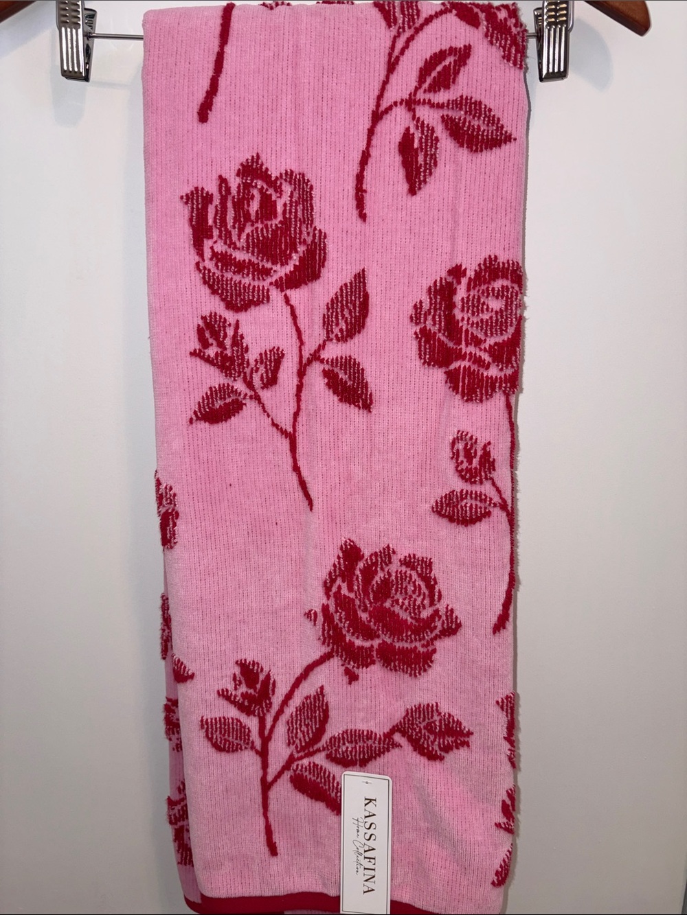 Kassafina 🌹 Pink & Red Rose Pattern Towel